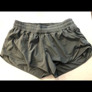 Lululemon Hotty hot 3 inch shorts